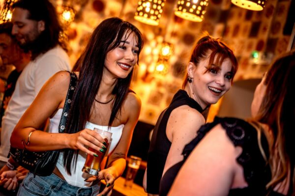 Original Pub Crawl Barcelona With 2 Hours Open Bar - Image 6