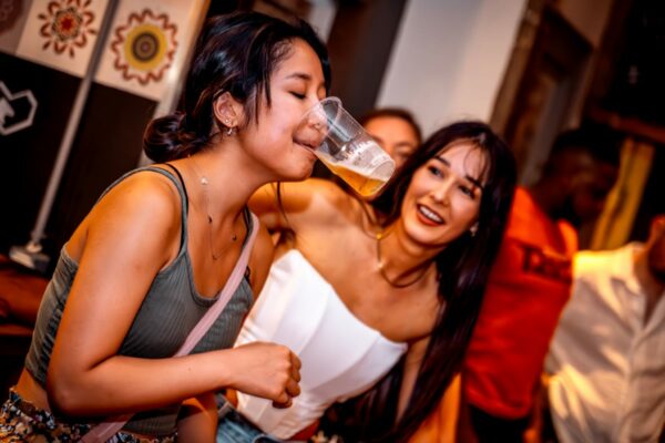 Original Pub Crawl Barcelona With 2 Hours Open Bar - Image 5