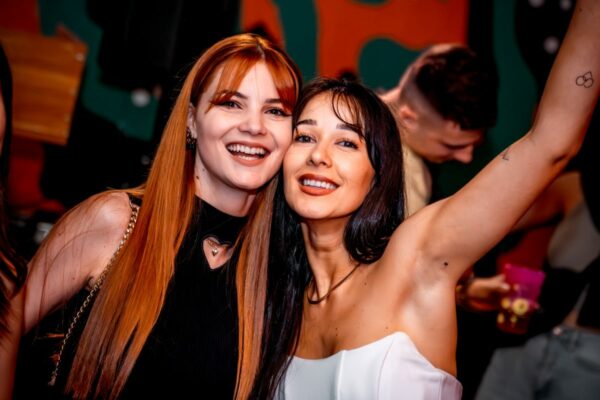 Original Pub Crawl Barcelona With 2 Hours Open Bar - Image 2