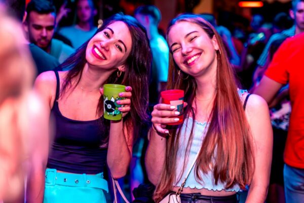 Original Pub Crawl Barcelona With 2 Hours Open Bar - Image 3